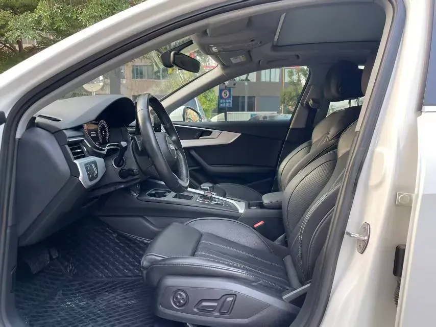 2022 Audi A4L 2.0T 190HP L4 7DCT,autocango,china used car exporter,china ev exporter,chinese used car exporter,chinese used ev exporter