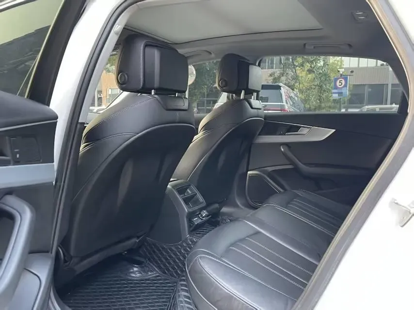 2022 Audi A4L 2.0T 190HP L4 7DCT,autocango,china used car exporter,china ev exporter,chinese used car exporter,chinese used ev exporter