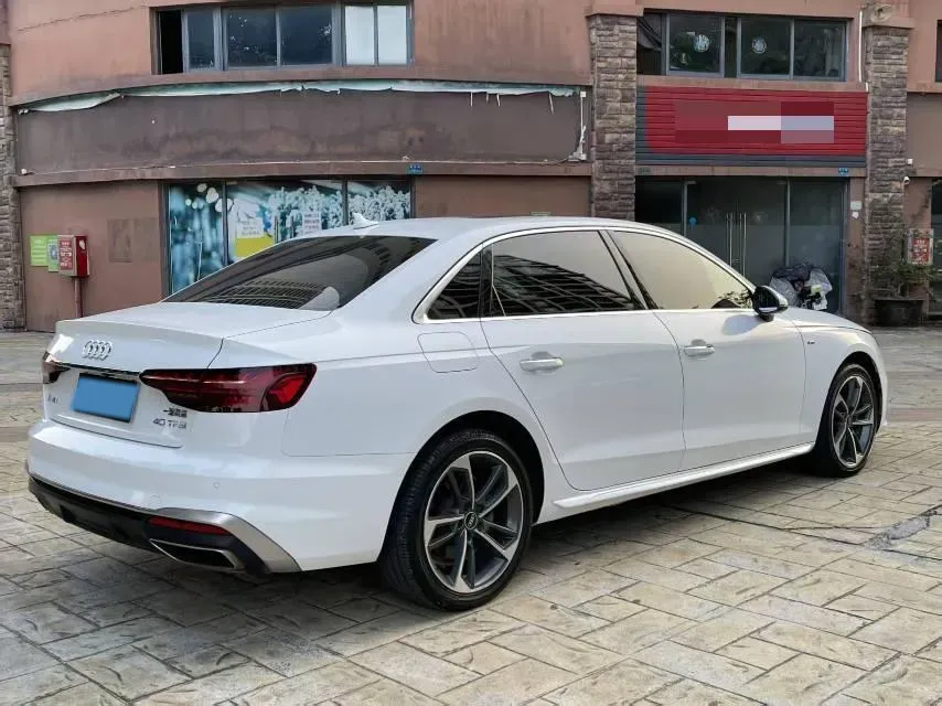 2022 Audi A4L 2.0T 190HP L4 7DCT,autocango,china used car exporter,china ev exporter,chinese used car exporter,chinese used ev exporter