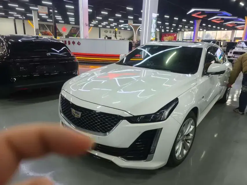 2022 Cadillac CT5 2.0T 237HP L4 10AT