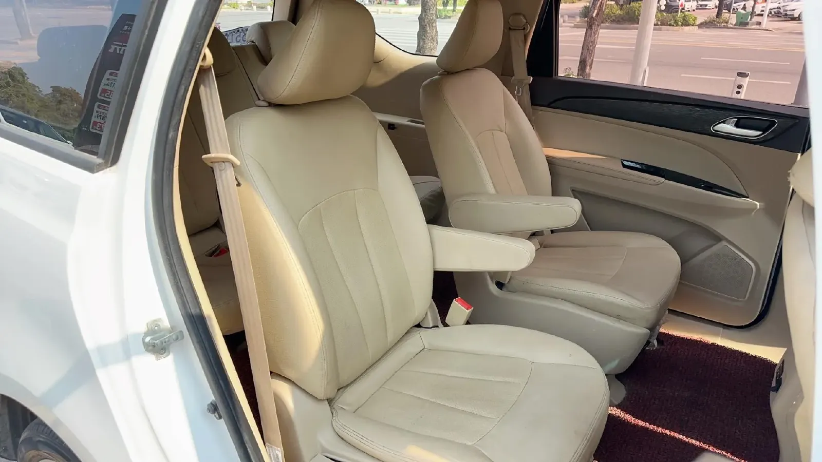 2016 BaoJun 730 1.5L 112HP L4 5MT,autocango,china used car exporter,china ev exporter,chinese used car exporter,chinese used ev exporter