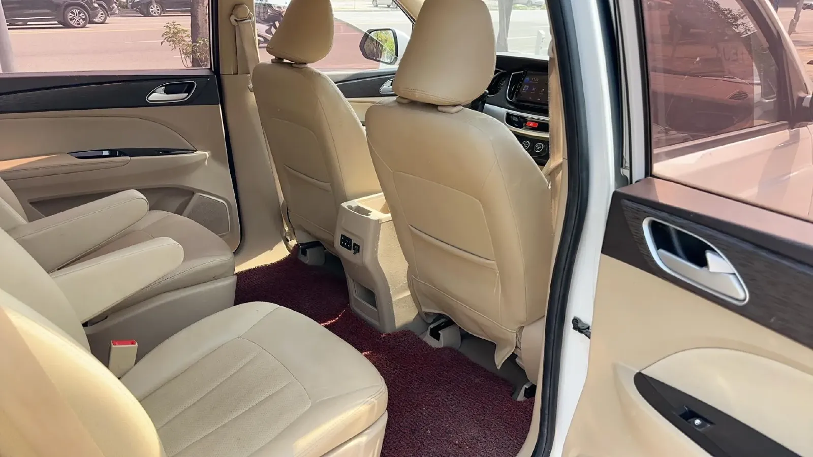 2016 BaoJun 730 1.5L 112HP L4 5MT,autocango,china used car exporter,china ev exporter,chinese used car exporter,chinese used ev exporter