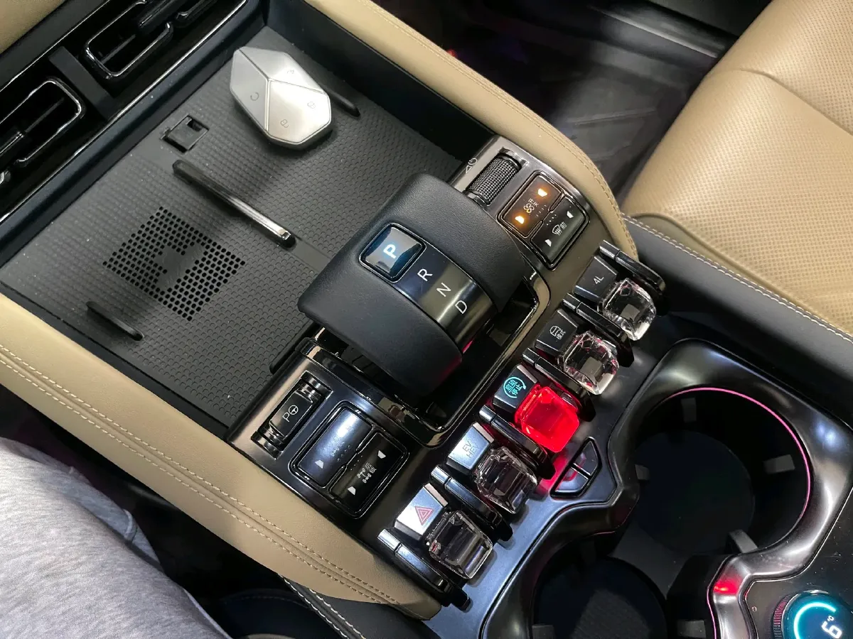 2023 FangChengBao Bao 5 1.5T 194HP L4 E-CVT PHEV 31.8KWH,autocango,china used car exporter,china ev exporter,chinese used car exporter,chinese used ev exporter