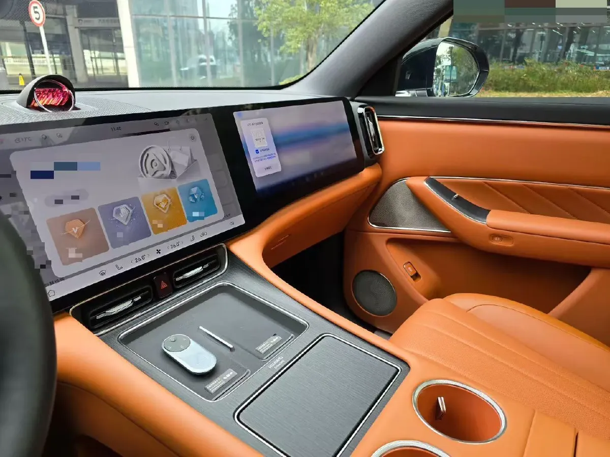 2025 AITO AITO M8 REEV 160HP REEV 37KWH,autocango,china used car exporter,china ev exporter,chinese used car exporter,chinese used ev exporter