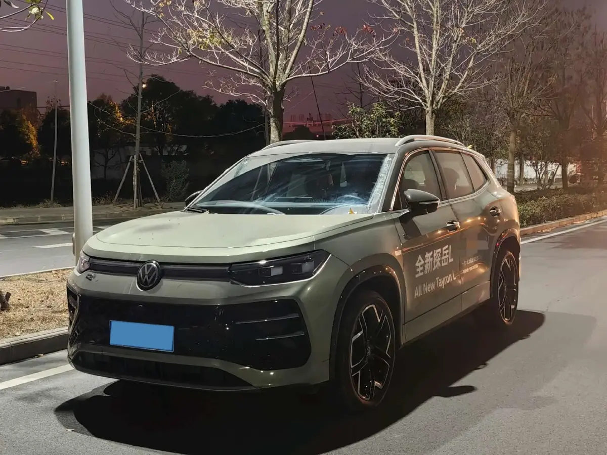 2025 Volkswagen Tayron 2.0T 220HP L4 7DCT
