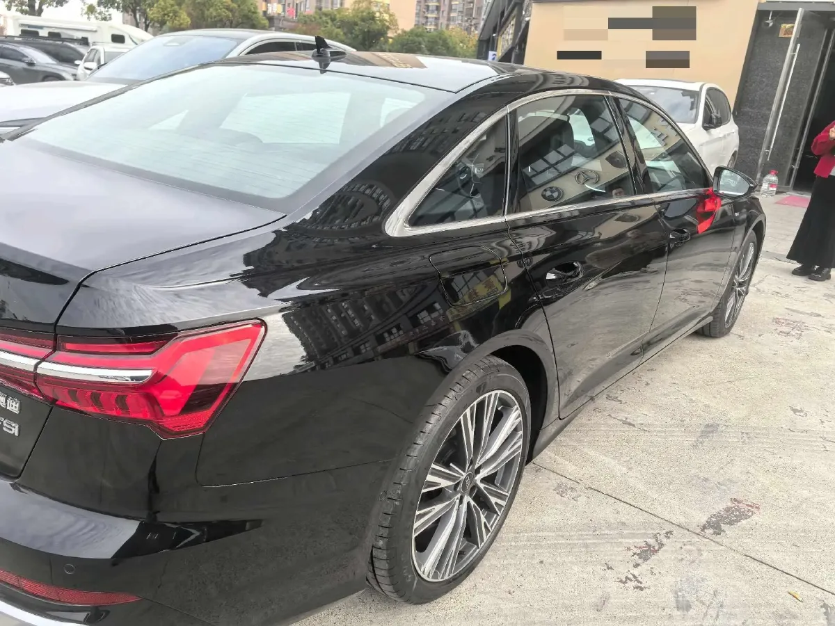 2025 Audi A6L 2.0T 245HP L4 7DCT,autocango,china used car exporter,china ev exporter,chinese used car exporter,chinese used ev exporter