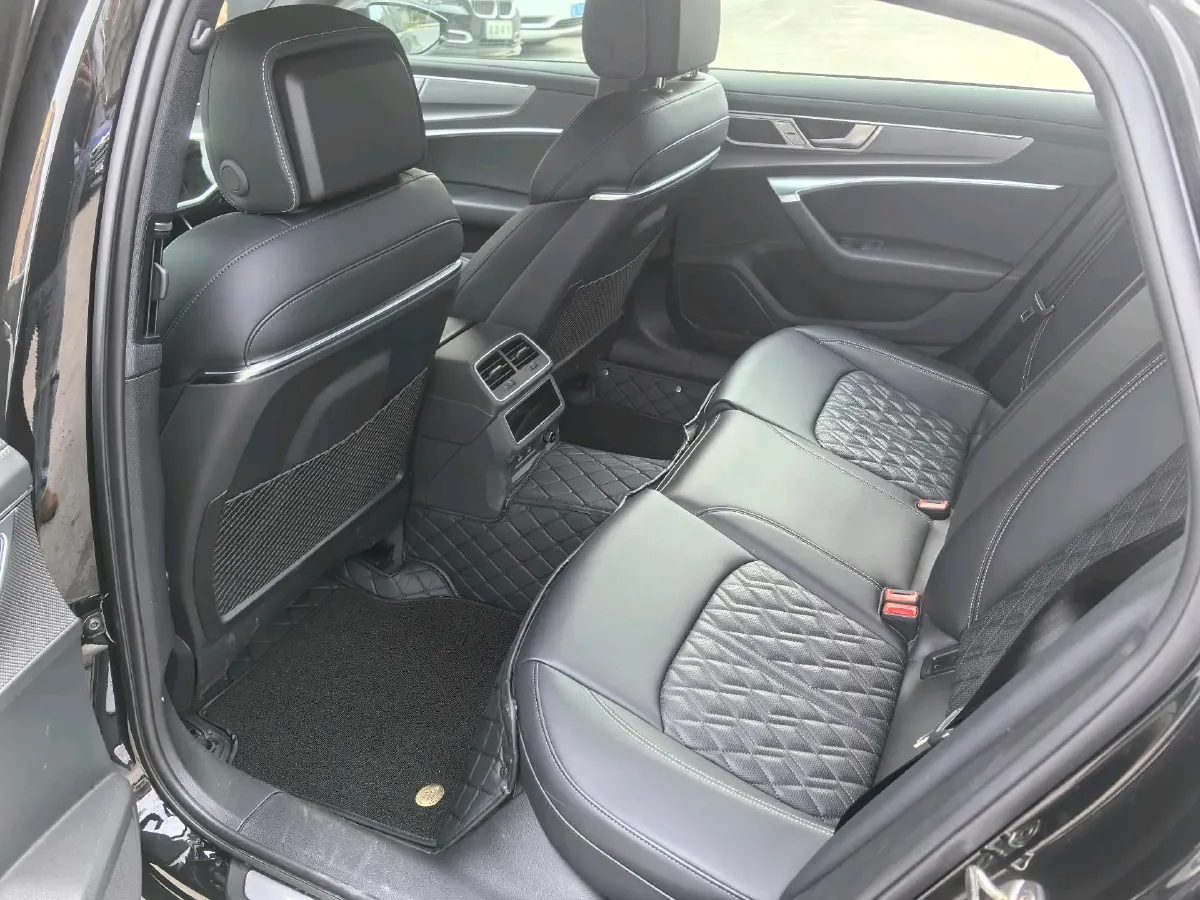 2025 Audi A6L 2.0T 245HP L4 7DCT,autocango,china used car exporter,china ev exporter,chinese used car exporter,chinese used ev exporter