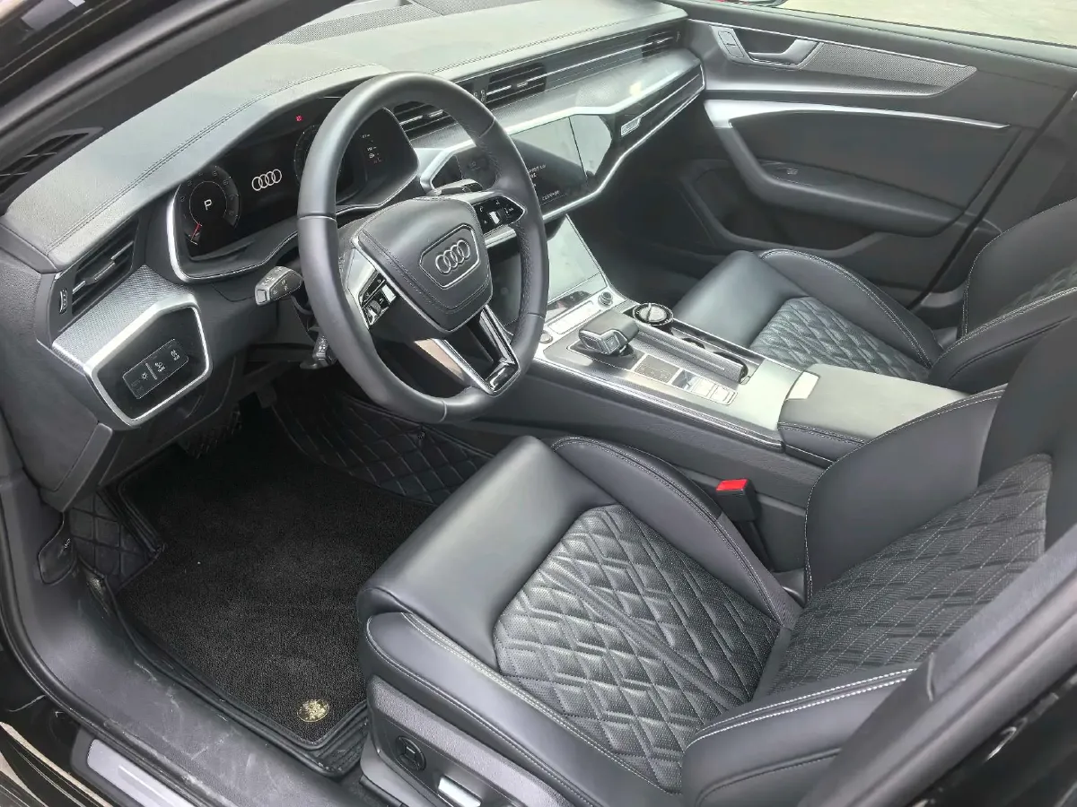 2025 Audi A6L 2.0T 245HP L4 7DCT,autocango,china used car exporter,china ev exporter,chinese used car exporter,chinese used ev exporter