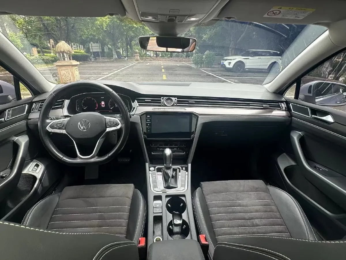 2020 Volkswagen Magotan 2.0T 220HP L4 7DCT,autocango,china used car exporter,china ev exporter,chinese used car exporter,chinese used ev exporter