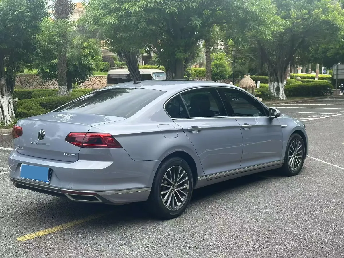 2020 Volkswagen Magotan 2.0T 220HP L4 7DCT,autocango,china used car exporter,china ev exporter,chinese used car exporter,chinese used ev exporter