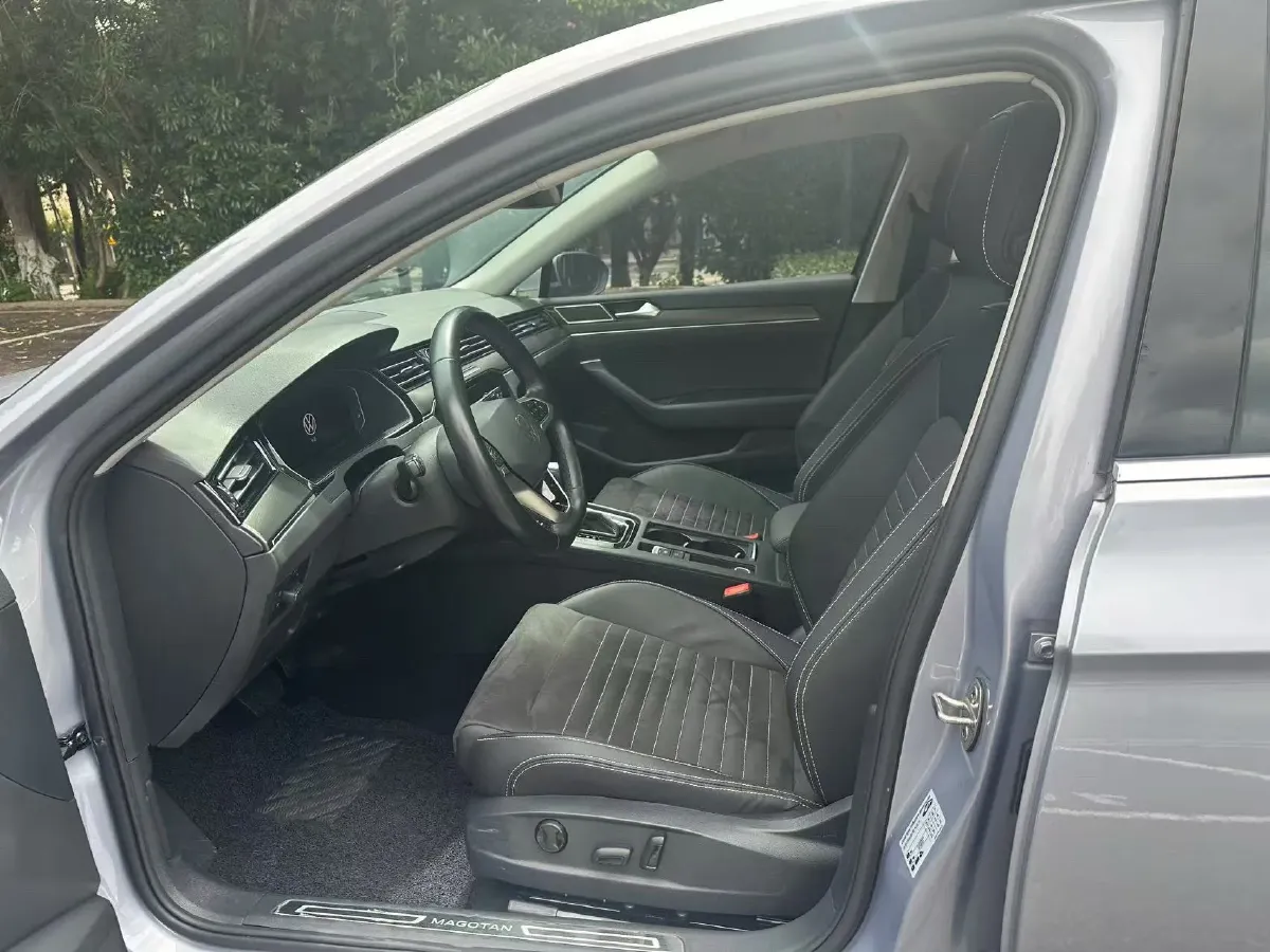2020 Volkswagen Magotan 2.0T 220HP L4 7DCT,autocango,china used car exporter,china ev exporter,chinese used car exporter,chinese used ev exporter