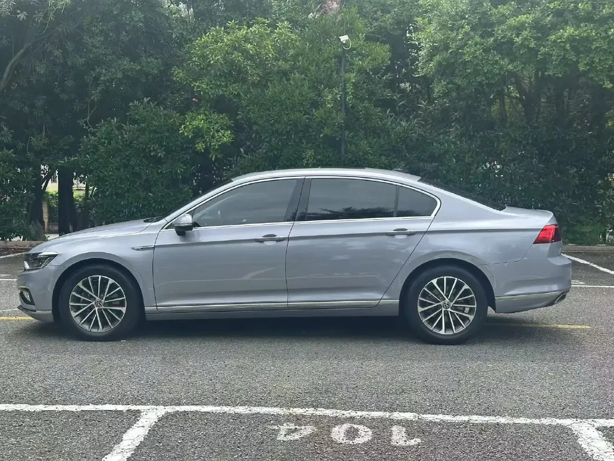 2020 Volkswagen Magotan 2.0T 220HP L4 7DCT,autocango,china used car exporter,china ev exporter,chinese used car exporter,chinese used ev exporter