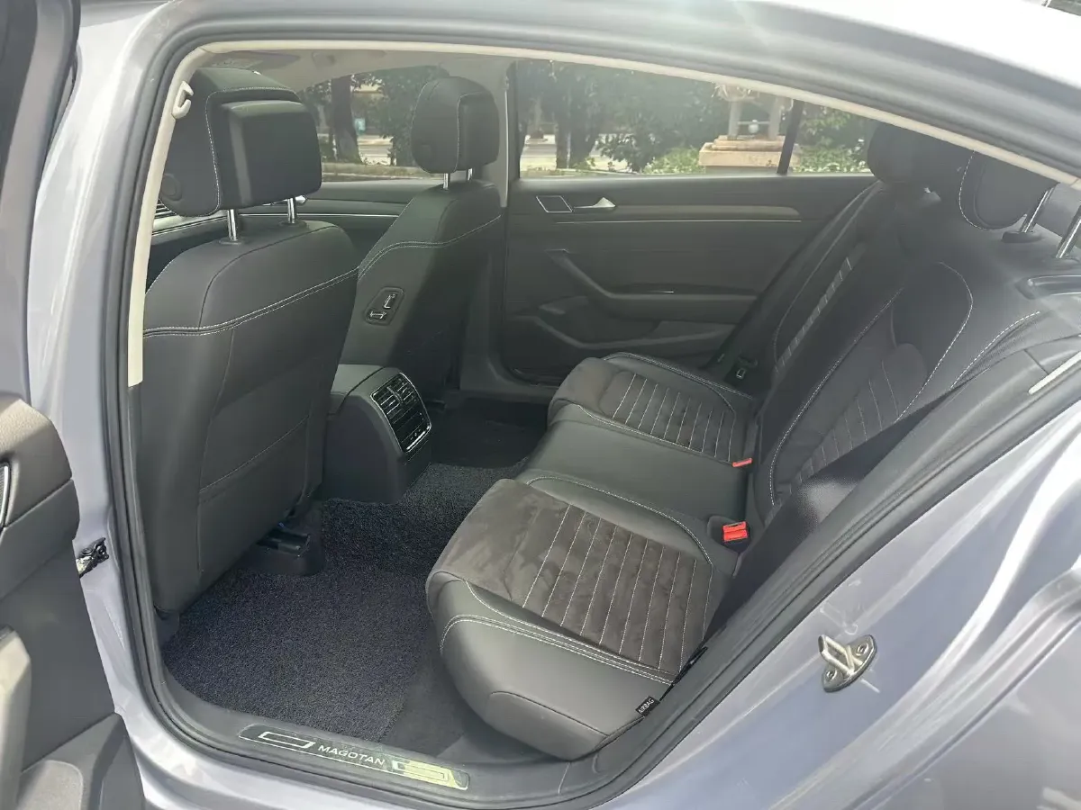 2020 Volkswagen Magotan 2.0T 220HP L4 7DCT,autocango,china used car exporter,china ev exporter,chinese used car exporter,chinese used ev exporter