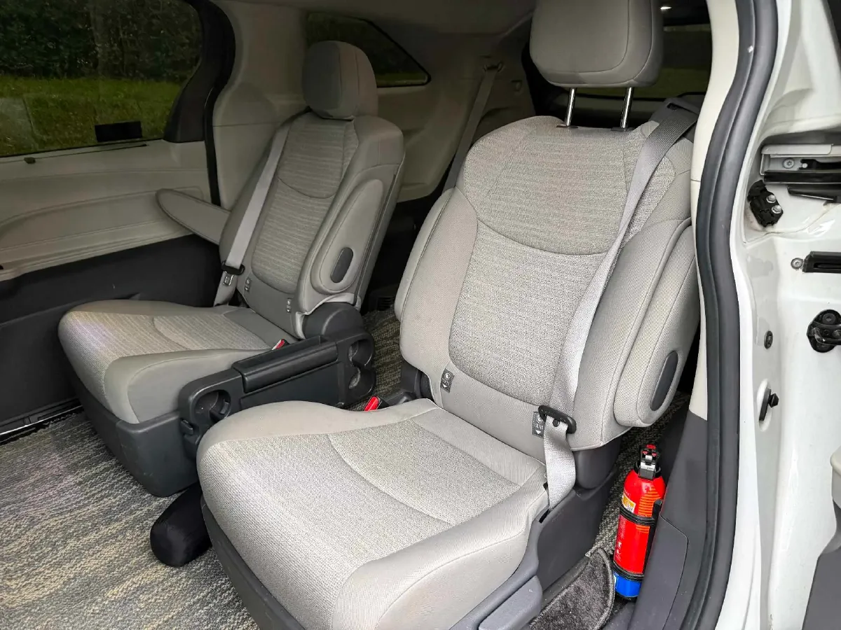 2023 Toyota Sienna 2.5L 189HP L4 E-CVT Hybrid,autocango,china used car exporter,china ev exporter,chinese used car exporter,chinese used ev exporter