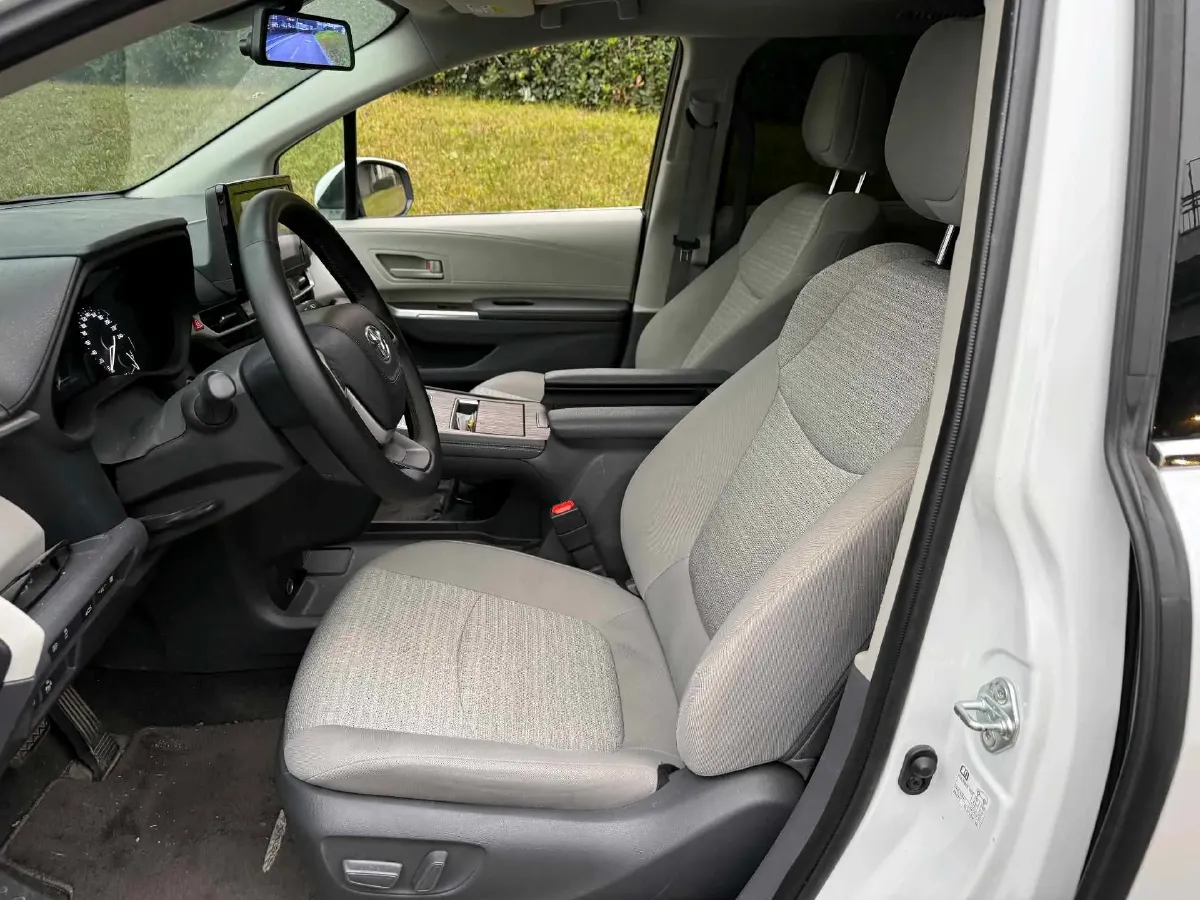 2023 Toyota Sienna 2.5L 189HP L4 E-CVT Hybrid,autocango,china used car exporter,china ev exporter,chinese used car exporter,chinese used ev exporter