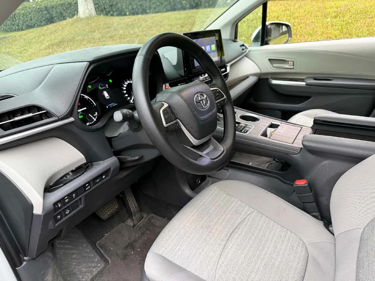 2023 Toyota Sienna 2.5L 189HP L4 E-CVT Hybrid,autocango,china used car exporter,china ev exporter,chinese used car exporter,chinese used ev exporter