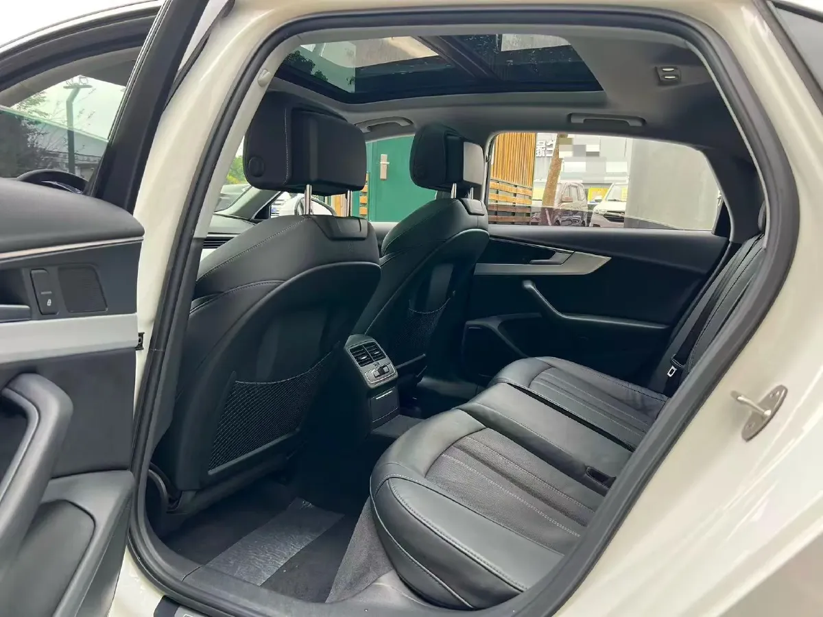 2020 Audi A4L 2.0T 190HP L4 7DCT,autocango,china used car exporter,china ev exporter,chinese used car exporter,chinese used ev exporter