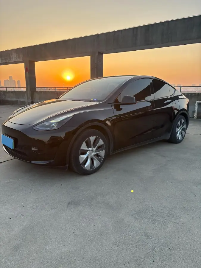 2022 Tesla Model Y BEV 60KWH