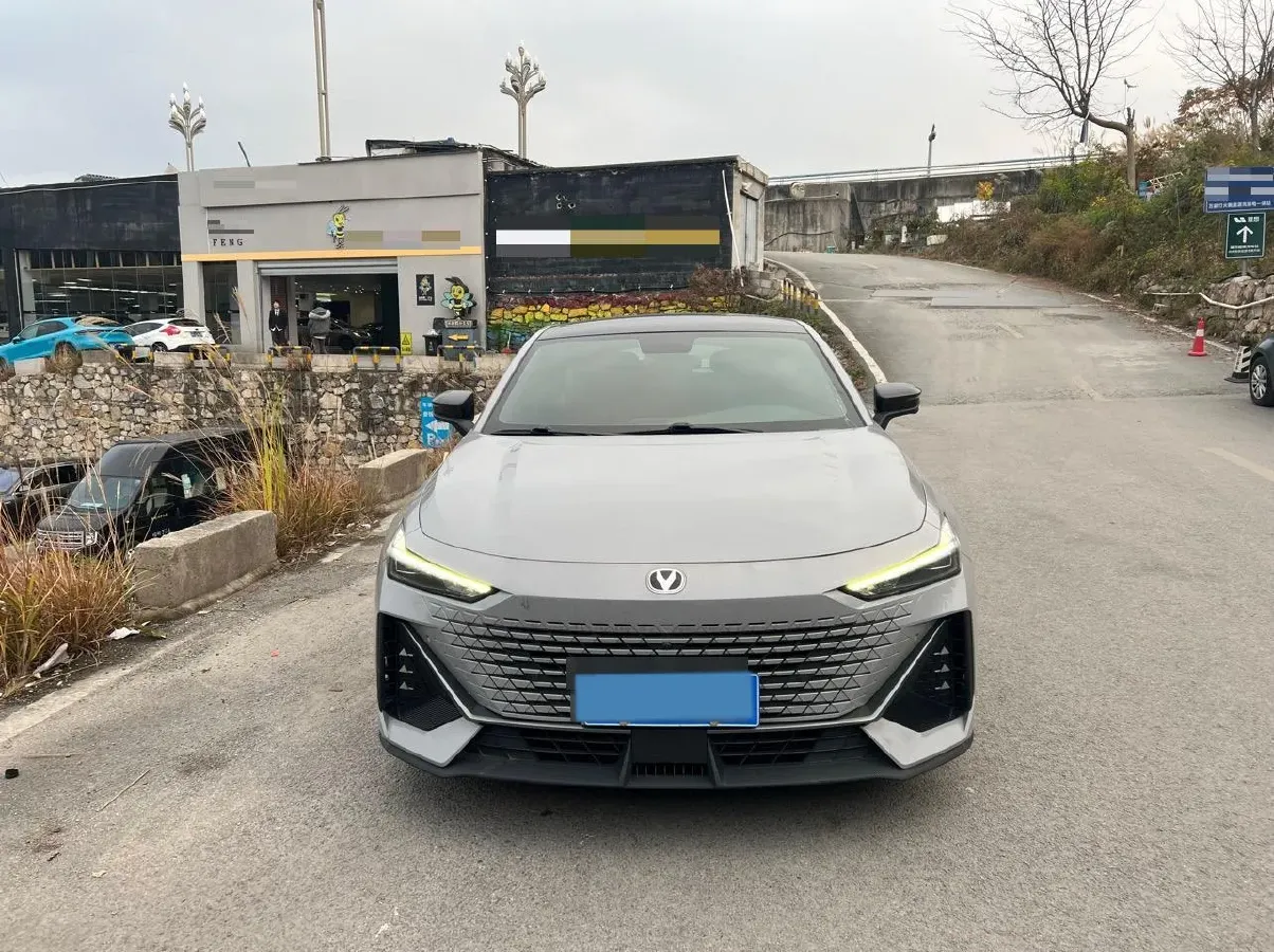 2022 ChangAn UNI-V 1.5T 188HP L4 7DCT,autocango,china used car exporter,china ev exporter,chinese used car exporter,chinese used ev exporter