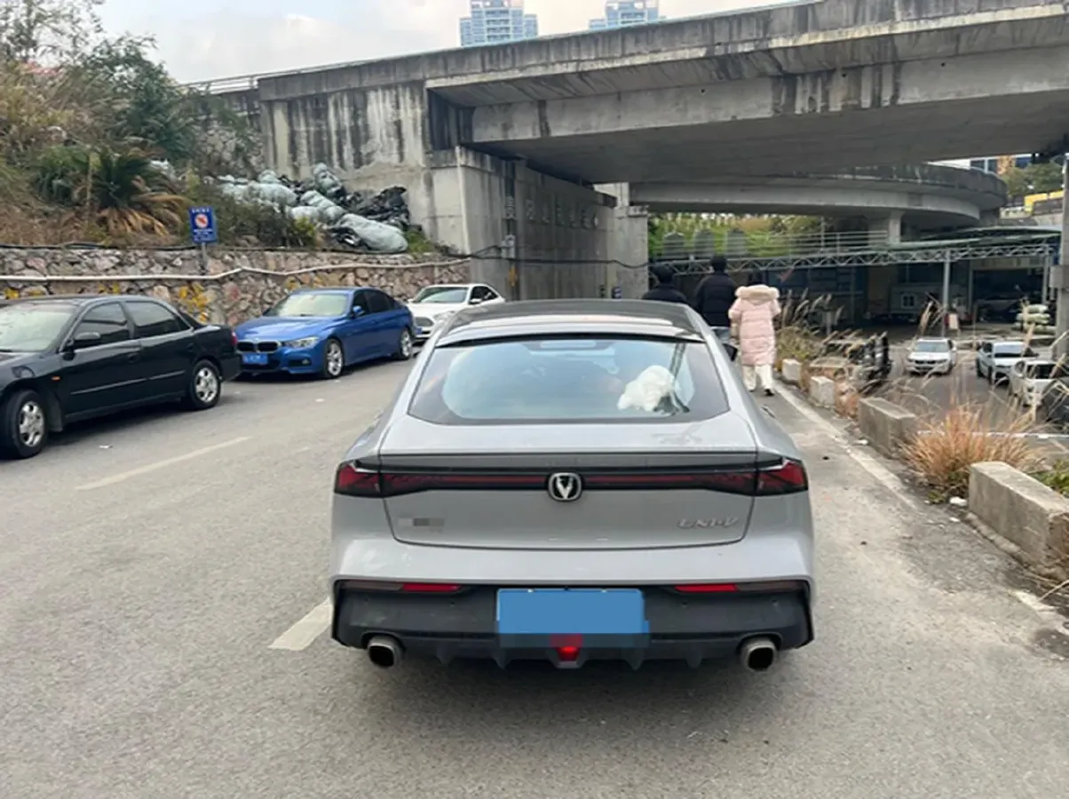 2022 ChangAn UNI-V 1.5T 188HP L4 7DCT,autocango,china used car exporter,china ev exporter,chinese used car exporter,chinese used ev exporter