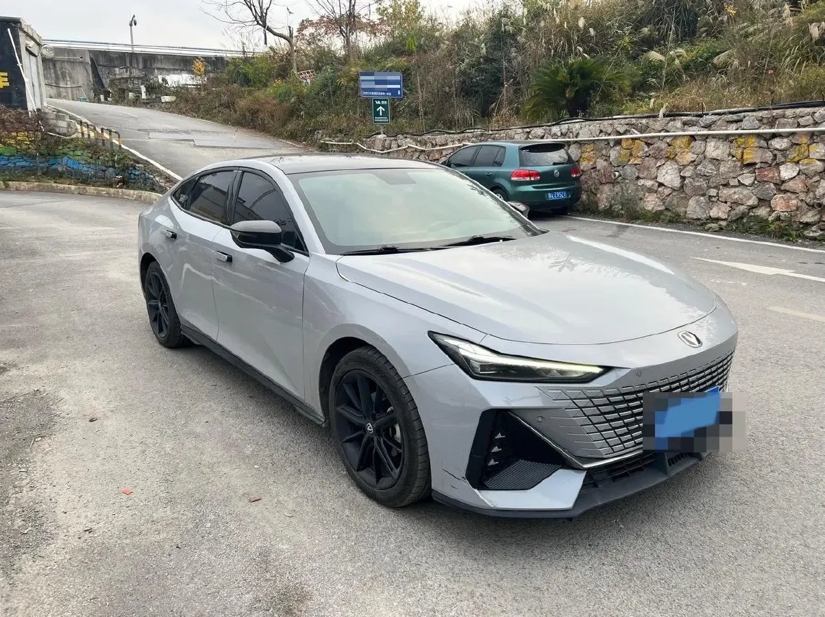 2022 ChangAn UNI-V 1.5T 188HP L4 7DCT,autocango,china used car exporter,china ev exporter,chinese used car exporter,chinese used ev exporter