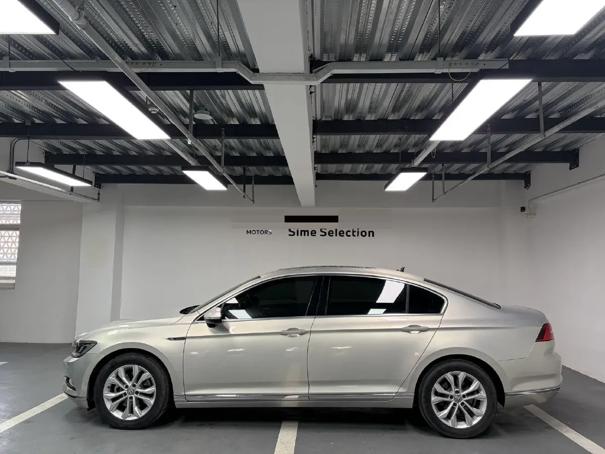 2019 Volkswagen Magotan 2.0T 186HP L4 7DCT,autocango,china used car exporter,china ev exporter,chinese used car exporter,chinese used ev exporter