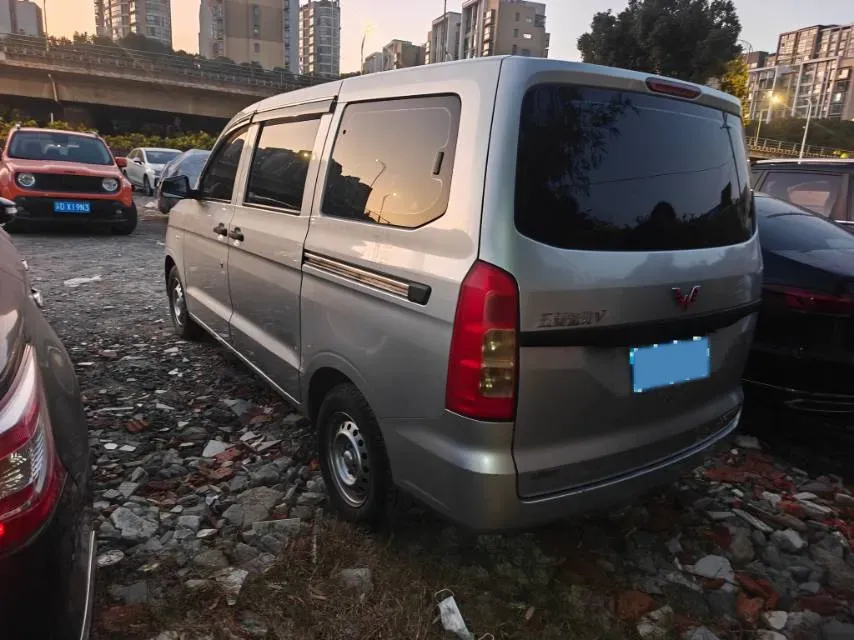 2019 WuLing HongGuang V 1.5L 99HP L4 6MT,autocango,china used car exporter,china ev exporter,chinese used car exporter,chinese used ev exporter