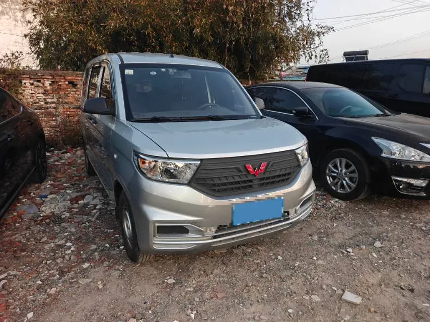 2019 WuLing HongGuang V 1.5L 99HP L4 6MT,autocango,china used car exporter,china ev exporter,chinese used car exporter,chinese used ev exporter