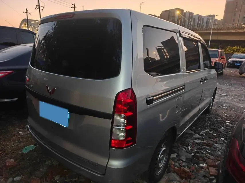 2019 WuLing HongGuang V 1.5L 99HP L4 6MT,autocango,china used car exporter,china ev exporter,chinese used car exporter,chinese used ev exporter