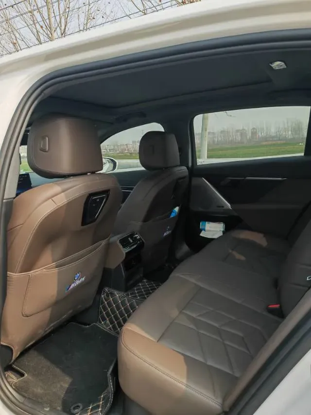 2024 BMW 5 Series 2.0T 258HP L4 8AT,autocango,china used car exporter,china ev exporter,chinese used car exporter,chinese used ev exporter