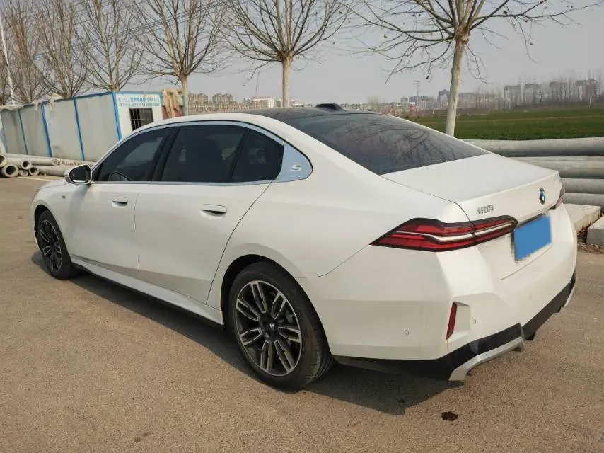 2024 BMW 5 Series 2.0T 258HP L4 8AT,autocango,china used car exporter,china ev exporter,chinese used car exporter,chinese used ev exporter