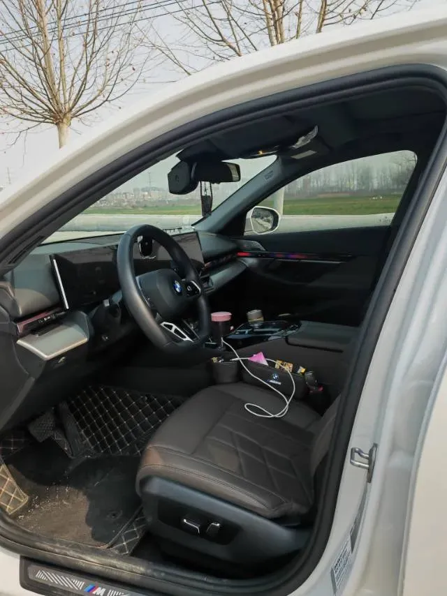 2024 BMW 5 Series 2.0T 258HP L4 8AT,autocango,china used car exporter,china ev exporter,chinese used car exporter,chinese used ev exporter