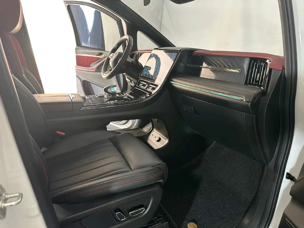 2023 GAC Trumpchi M8 2.0T 252HP L4 8AT,autocango,china used car exporter,china ev exporter,chinese used car exporter,chinese used ev exporter