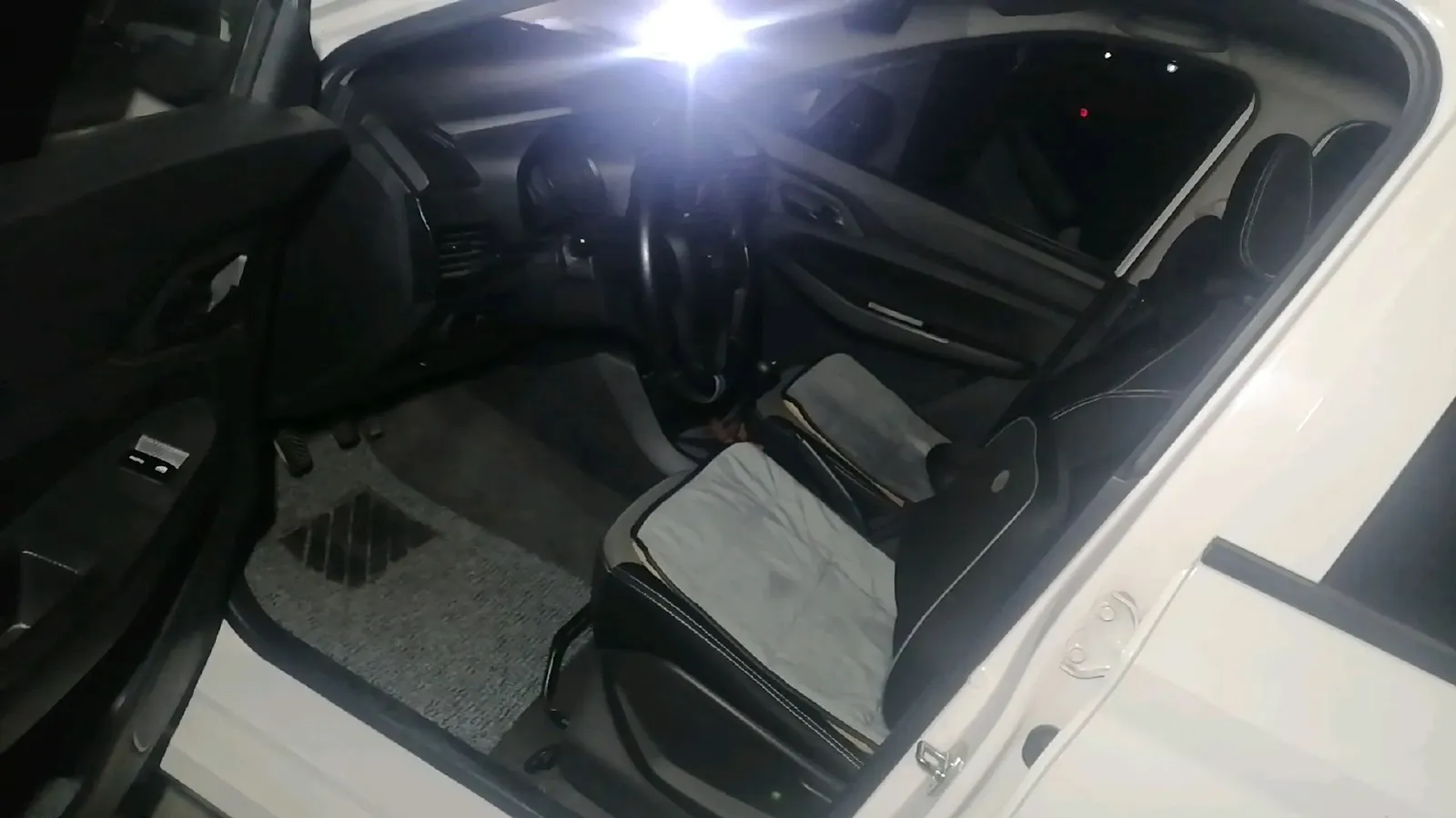 2019 WuLing HongGuang 1.5L 99HP L4 6MT,autocango,china used car exporter,china ev exporter,chinese used car exporter,chinese used ev exporter