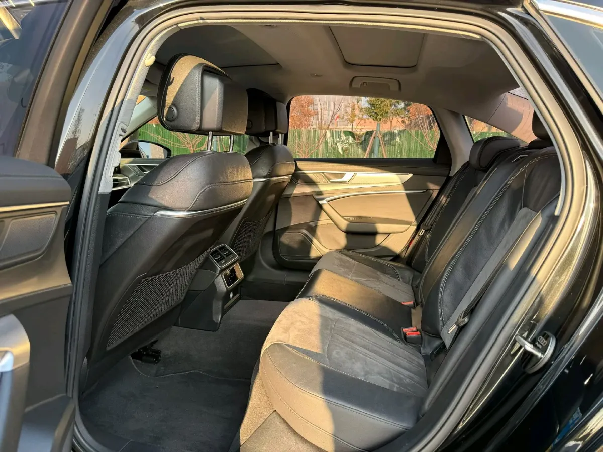 2021 Audi A6L 2.0T 224HP L4 7DCT,autocango,china used car exporter,china ev exporter,chinese used car exporter,chinese used ev exporter