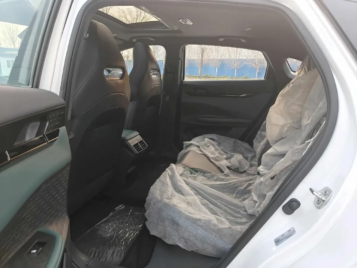 2024 ChangAn UNI-V iDD 1.5L 110HP L4 E-CVT PHEV 18.99KWH,autocango,china used car exporter,china ev exporter,chinese used car exporter,chinese used ev exporter