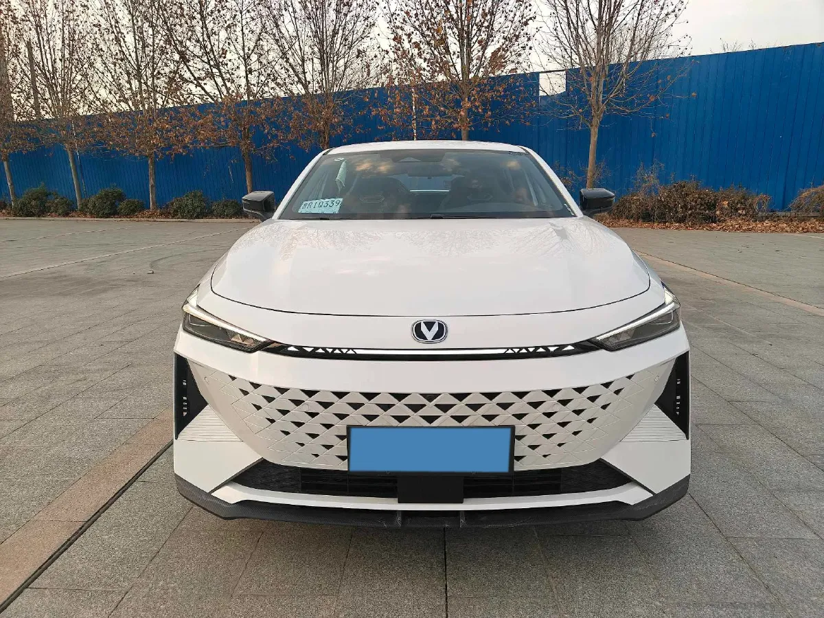 2024 ChangAn UNI-V iDD 1.5L 110HP L4 E-CVT PHEV 18.99KWH,autocango,china used car exporter,china ev exporter,chinese used car exporter,chinese used ev exporter
