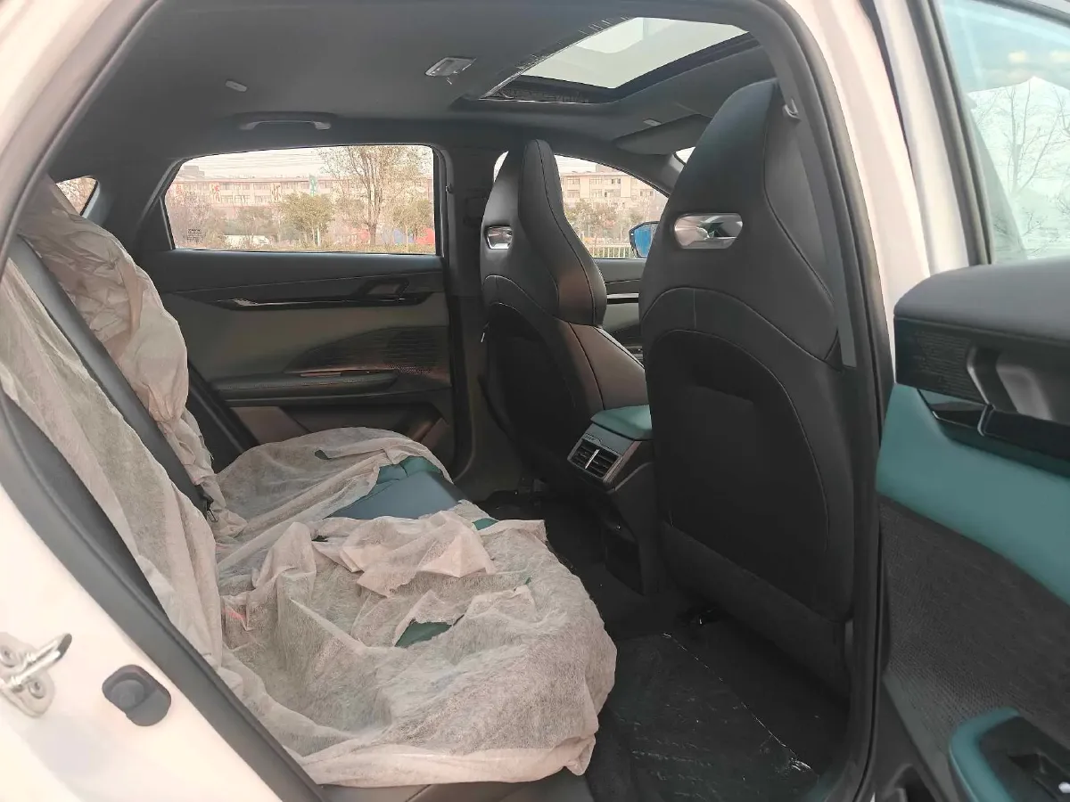 2024 ChangAn UNI-V iDD 1.5L 110HP L4 E-CVT PHEV 18.99KWH,autocango,china used car exporter,china ev exporter,chinese used car exporter,chinese used ev exporter