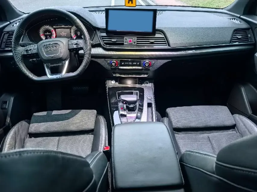 2022 Audi Q5L Sportback 2.0T 190HP L4 7DCT,autocango,china used car exporter,china ev exporter,chinese used car exporter,chinese used ev exporter