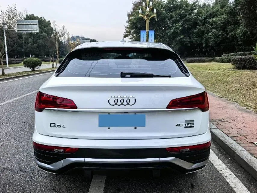 2022 Audi Q5L Sportback 2.0T 190HP L4 7DCT,autocango,china used car exporter,china ev exporter,chinese used car exporter,chinese used ev exporter