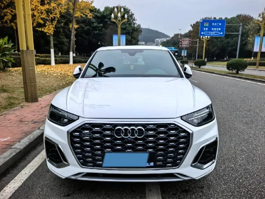 2022 Audi Q5L Sportback 2.0T 190HP L4 7DCT,autocango,china used car exporter,china ev exporter,chinese used car exporter,chinese used ev exporter