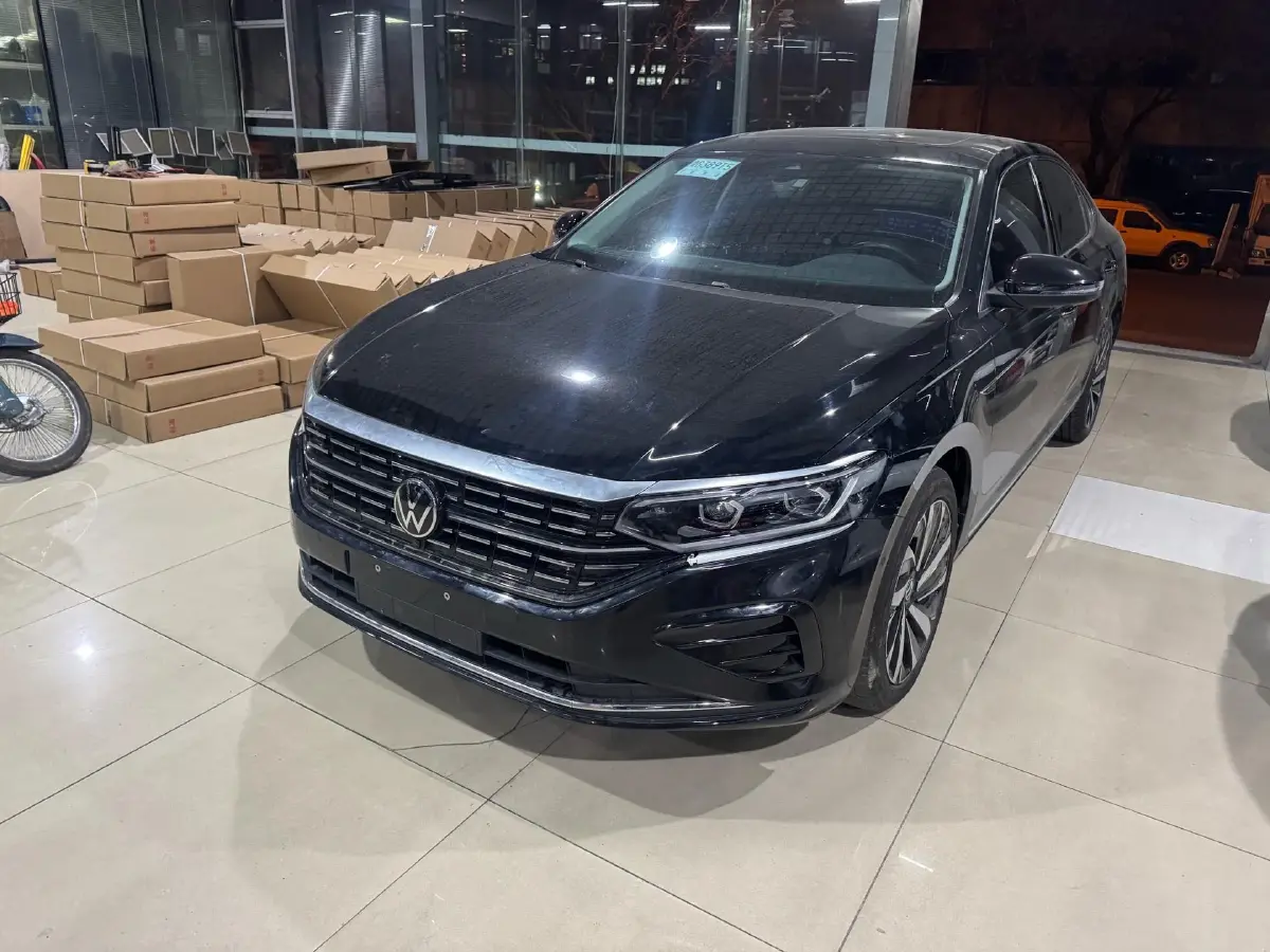 2023 Volkswagen Passat 2.0T 186HP L4 7DCT