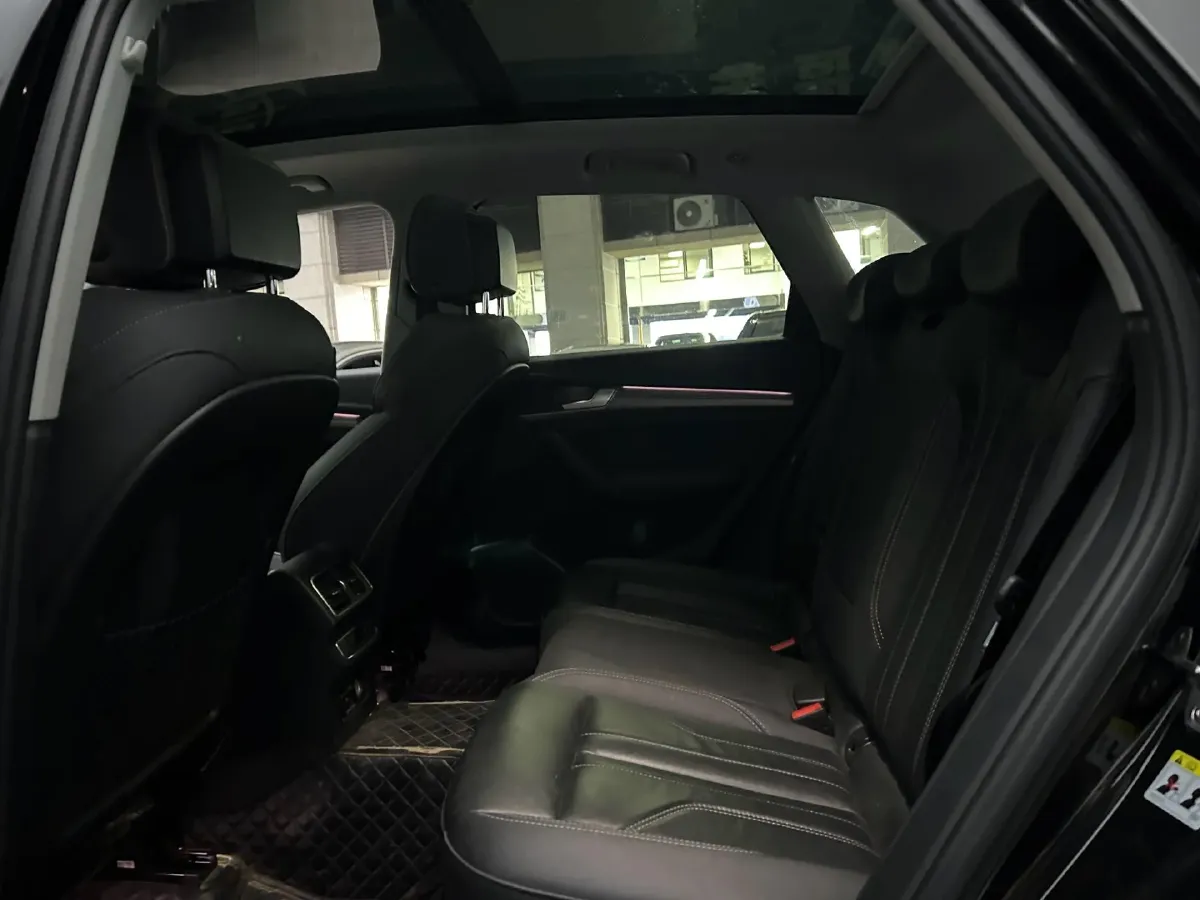 2022 Audi Q5L 2.0T 190HP L4 7DCT,autocango,china used car exporter,china ev exporter,chinese used car exporter,chinese used ev exporter