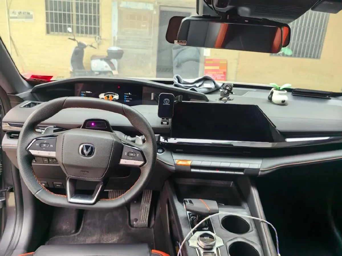 2023 ChangAn UNI-V 1.5T 188HP L4 7DCT,autocango,china used car exporter,china ev exporter,chinese used car exporter,chinese used ev exporter