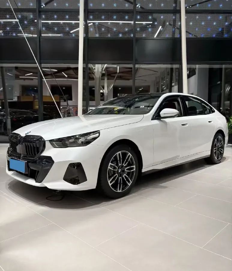 2025 BMW 5 Series 2.0T 258HP L4 8AT,autocango,china used car exporter,china ev exporter,chinese used car exporter,chinese used ev exporter