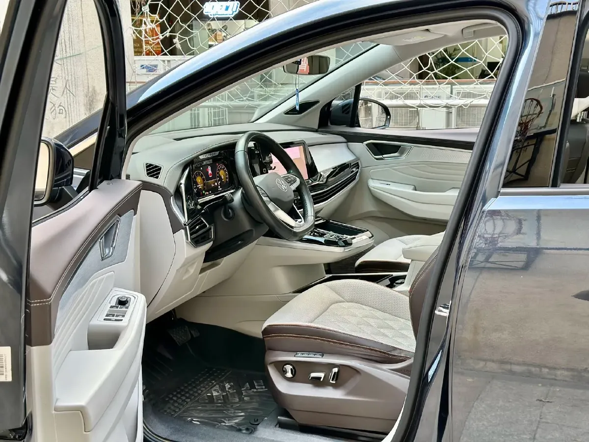 2021 Volkswagen Talagon 2.5T 299HP V6 7DCT,autocango,china used car exporter,china ev exporter,chinese used car exporter,chinese used ev exporter