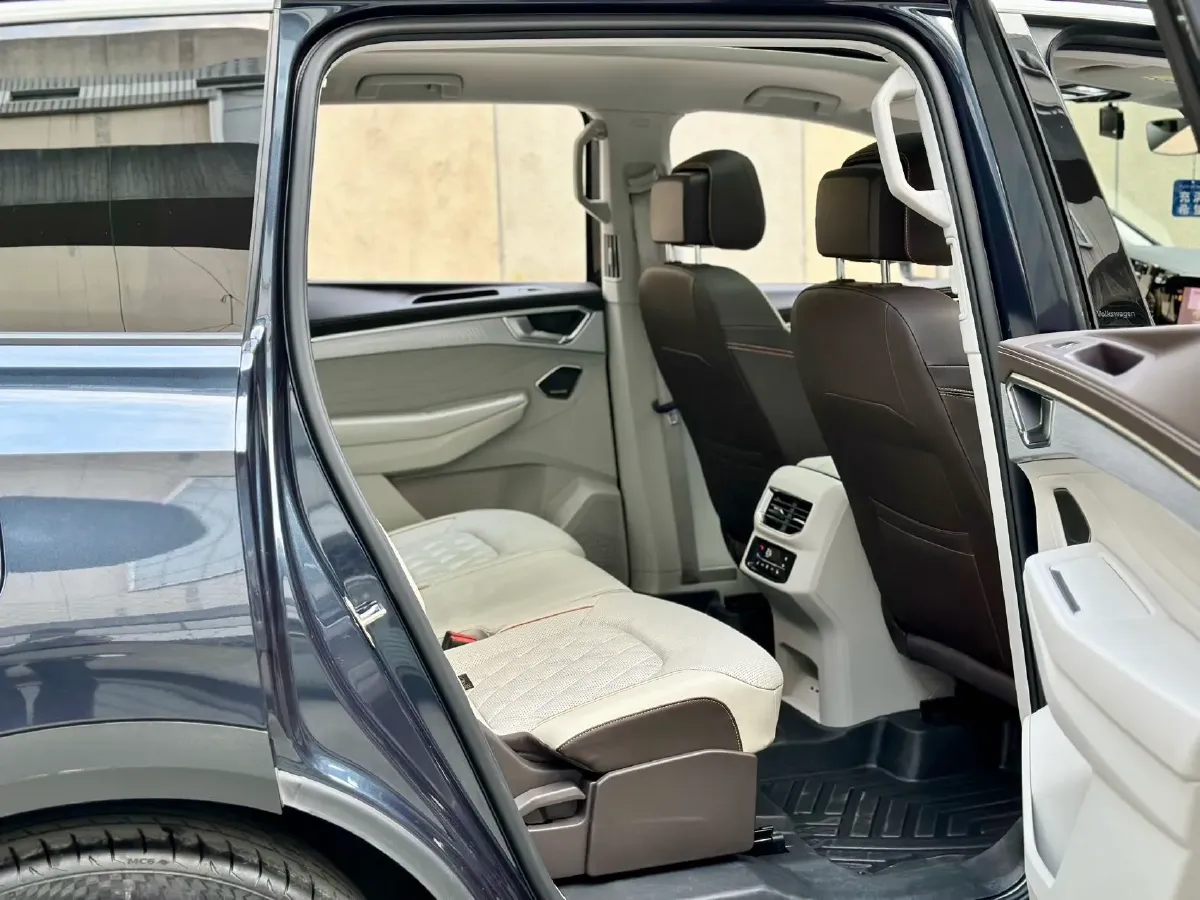 2021 Volkswagen Talagon 2.5T 299HP V6 7DCT,autocango,china used car exporter,china ev exporter,chinese used car exporter,chinese used ev exporter