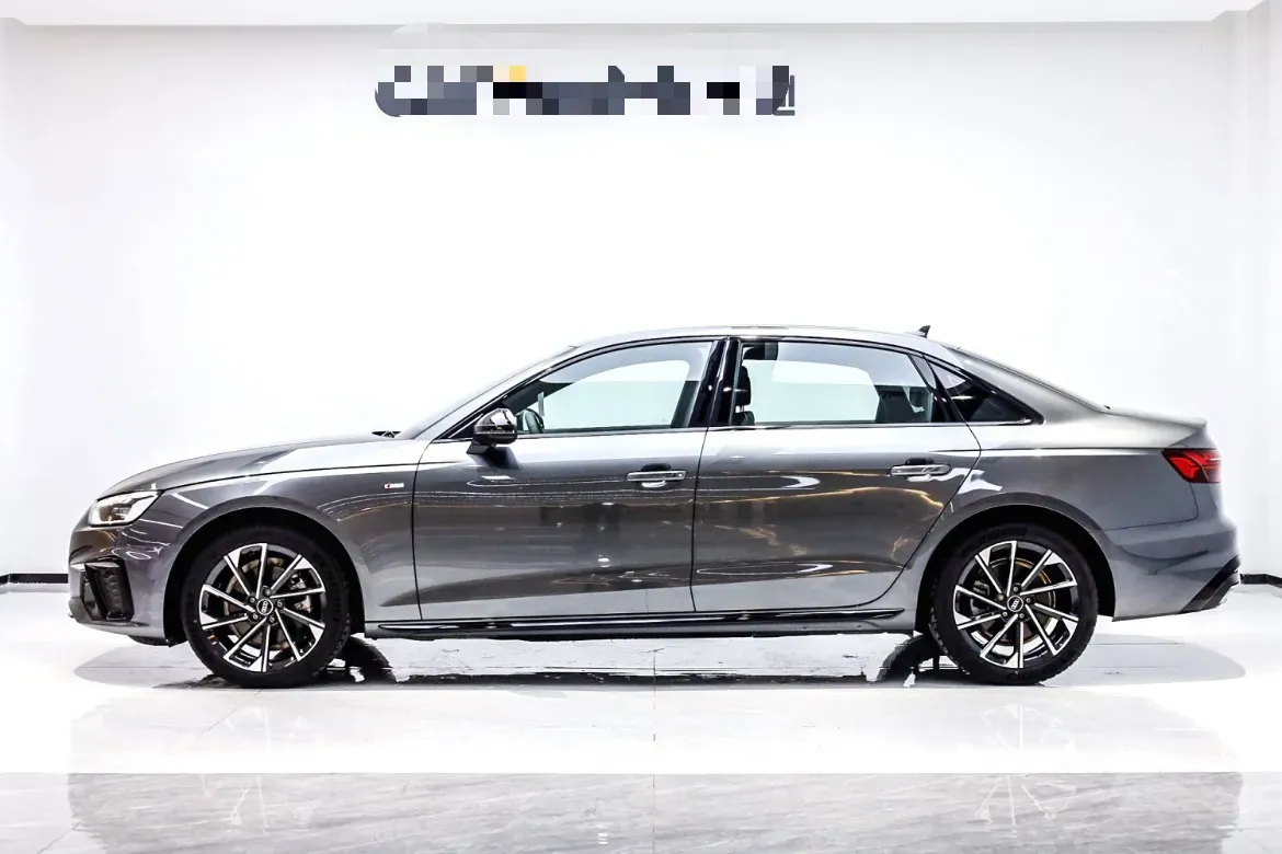 2023 Audi A4L 2.0T 190HP L4 7DCT,autocango,china used car exporter,china ev exporter,chinese used car exporter,chinese used ev exporter
