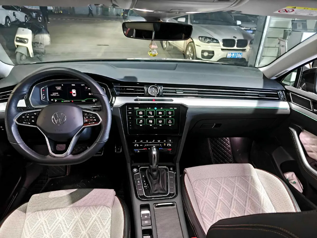 2023 Volkswagen Magotan 2.0T 186HP L4 7DCT,autocango,china used car exporter,china ev exporter,chinese used car exporter,chinese used ev exporter