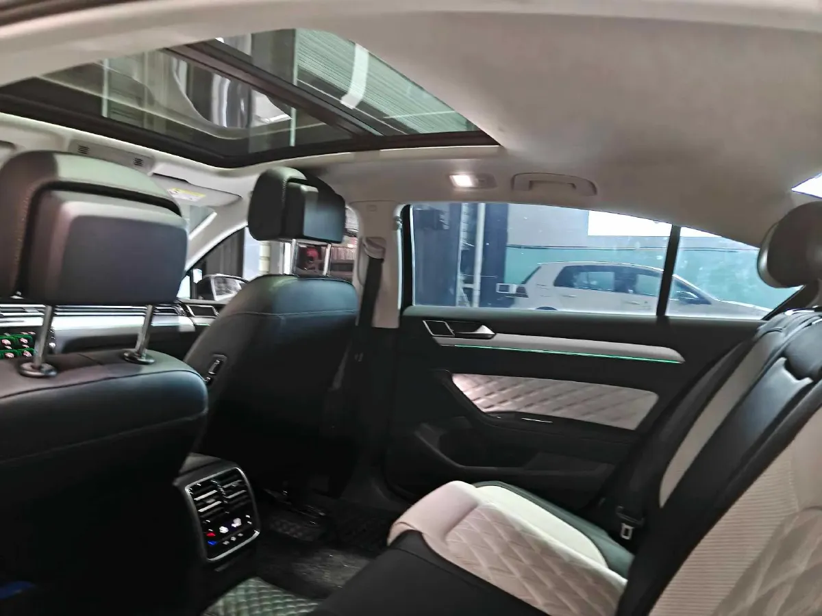 2023 Volkswagen Magotan 2.0T 186HP L4 7DCT,autocango,china used car exporter,china ev exporter,chinese used car exporter,chinese used ev exporter